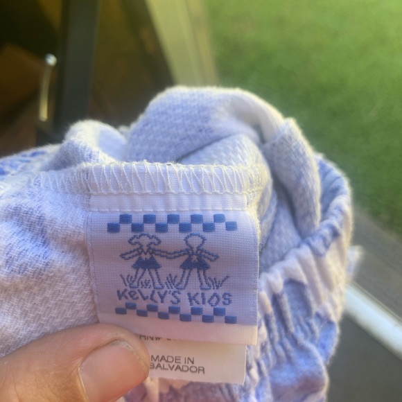 Flowered Ruffle capris/pants. - Picture 4 of 5